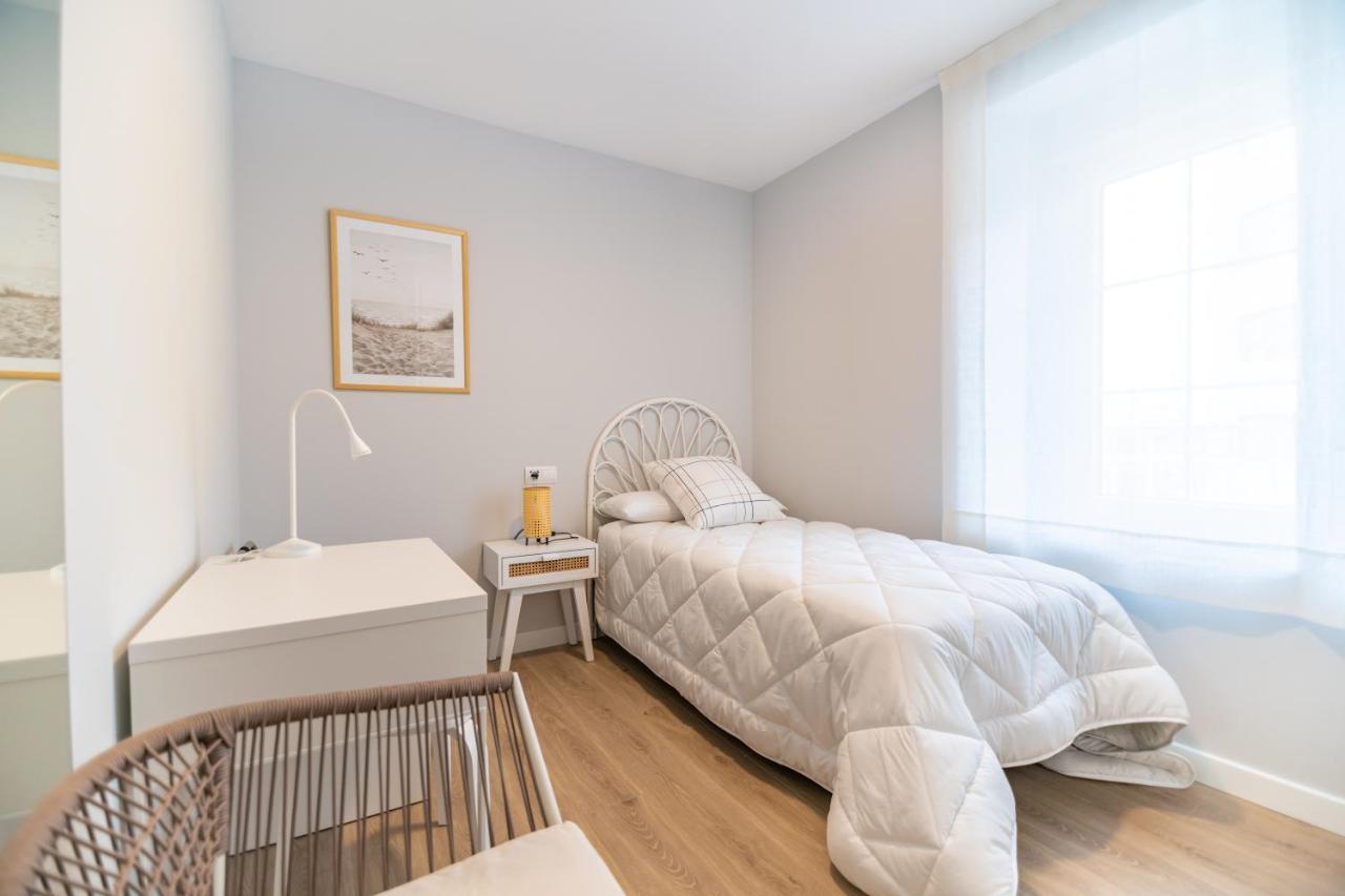 Villa Marta - Apartamentos Centricos Junto Al Mar Кастро-Урдиалес Екстериор снимка