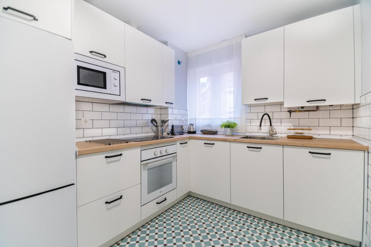 Villa Marta - Apartamentos Centricos Junto Al Mar Кастро-Урдиалес Екстериор снимка