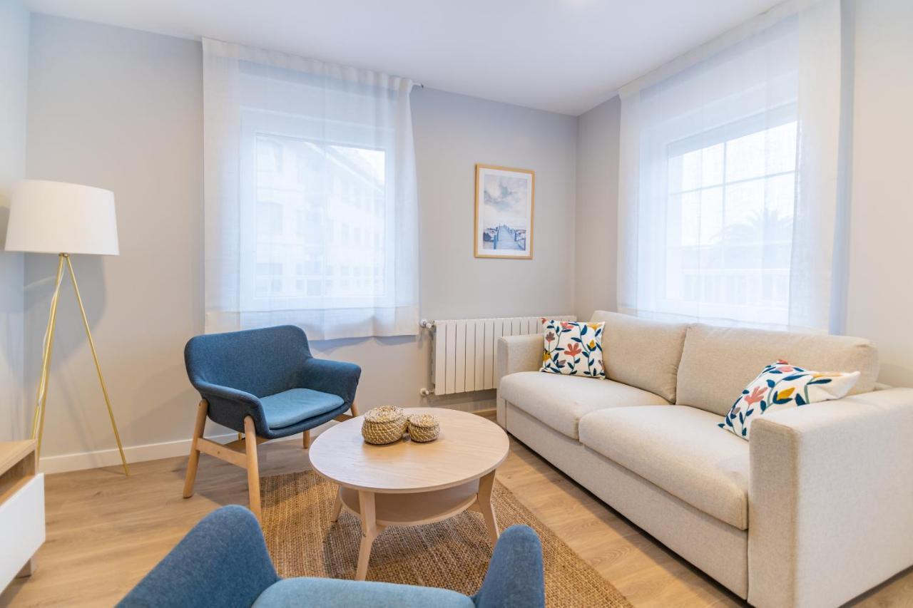 Villa Marta - Apartamentos Centricos Junto Al Mar Кастро-Урдиалес Екстериор снимка