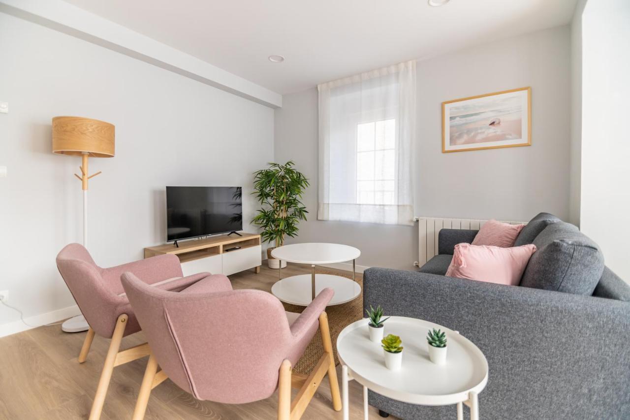 Villa Marta - Apartamentos Centricos Junto Al Mar Кастро-Урдиалес Екстериор снимка