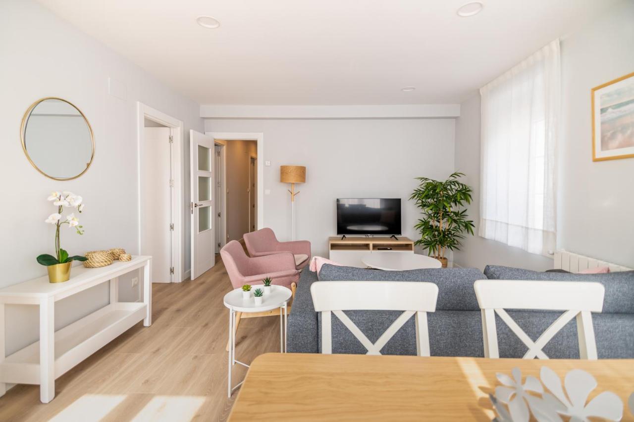 Villa Marta - Apartamentos Centricos Junto Al Mar Кастро-Урдиалес Екстериор снимка